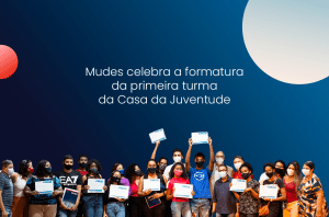 foto dos homens jovens e mulheres jovens celebrando a formatura do curso