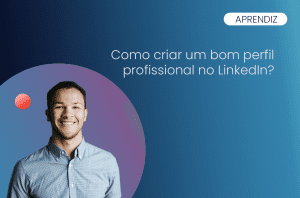 homem jovem sorrindo feliz por ter criado um bom perfil no Linkedin