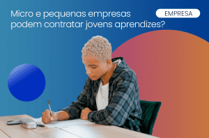 homem jovem estudando o programa de aprendizagem