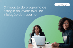 duas mulheres jovens debatem em ambiente corporativo sobre o impacto de estágio